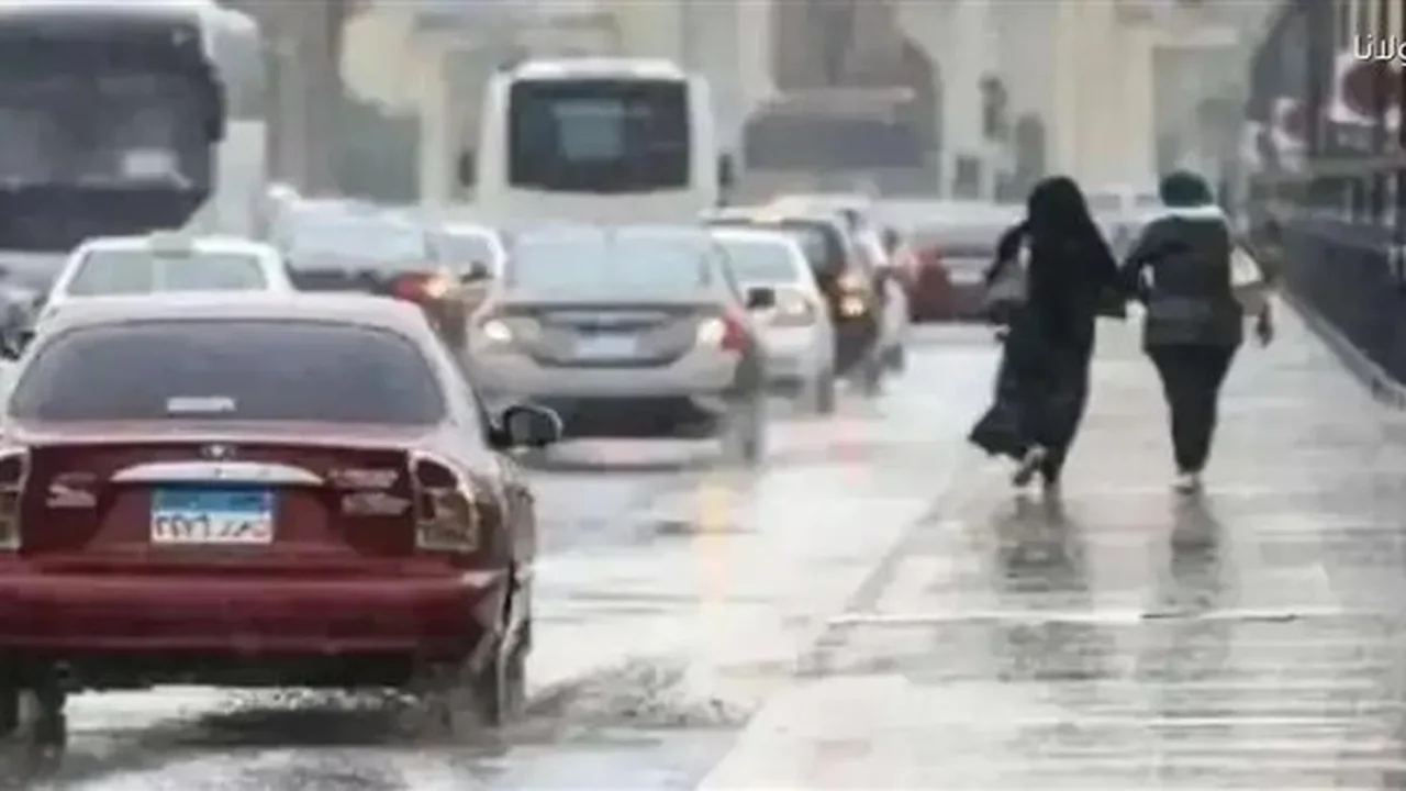 طقس الأحد يشهد أجواء باردة صباحاً مع ارتفاع درجات الحرارة نهاراً وأمطار خفيفة